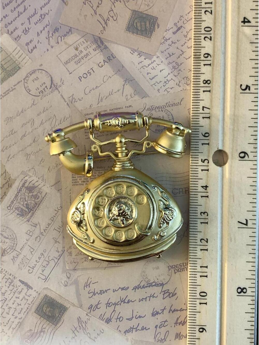 Vintage Signed Antique Rotary Telephone Brooch Gold Tone Figural Pin - Picture 3 of 3